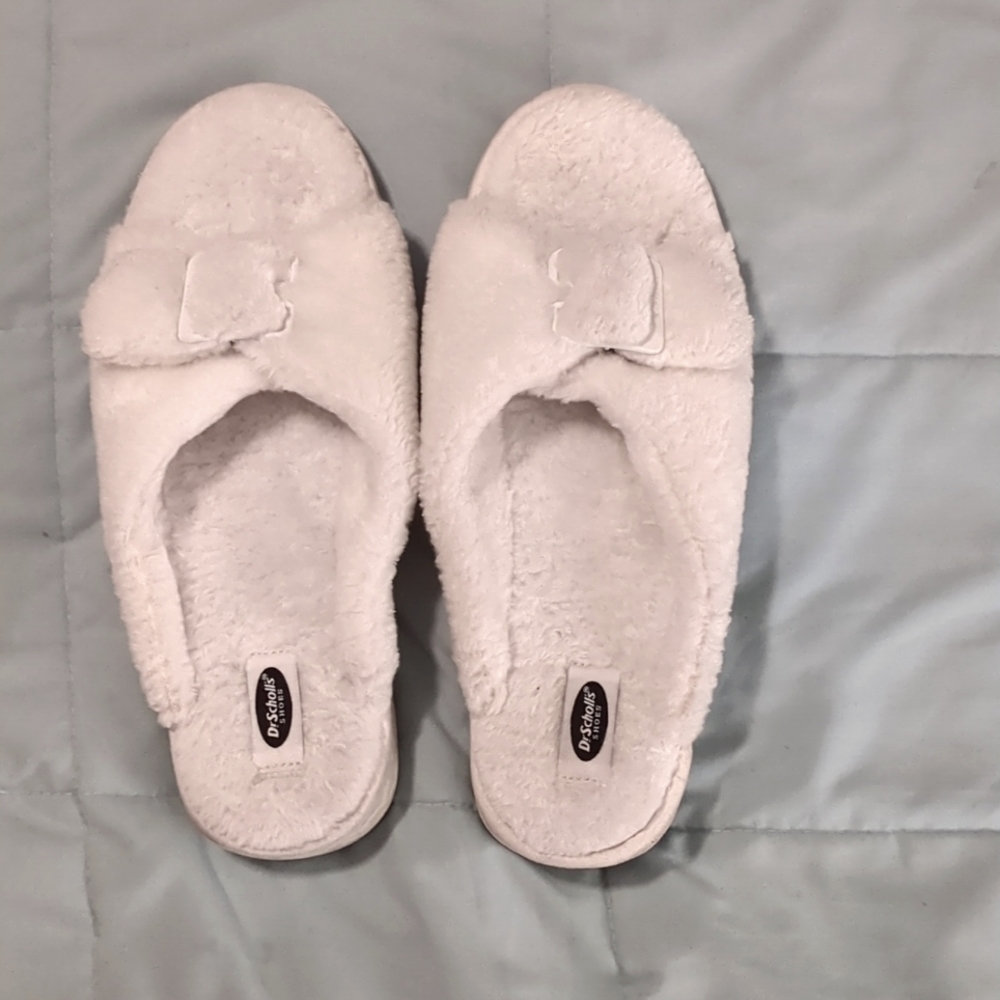 Dr. Scholl's Sturdy White Fluffy Slippers